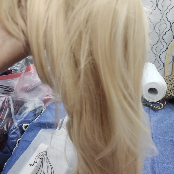 Luxurious Blonde Hair Wig - Picture 5 of 8